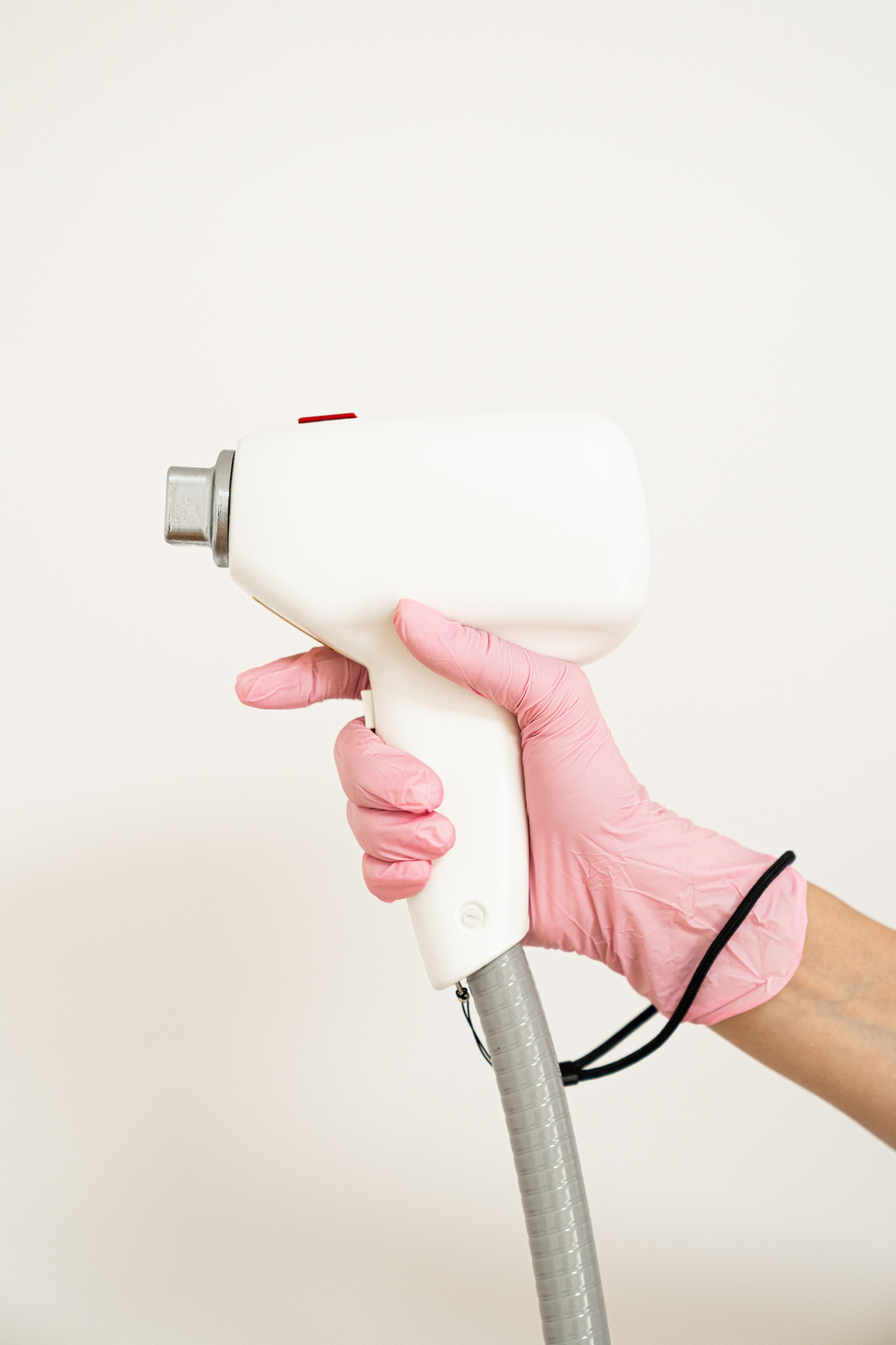 Laser-Handstück für professionelle Haarentfernung bei WunderDerm